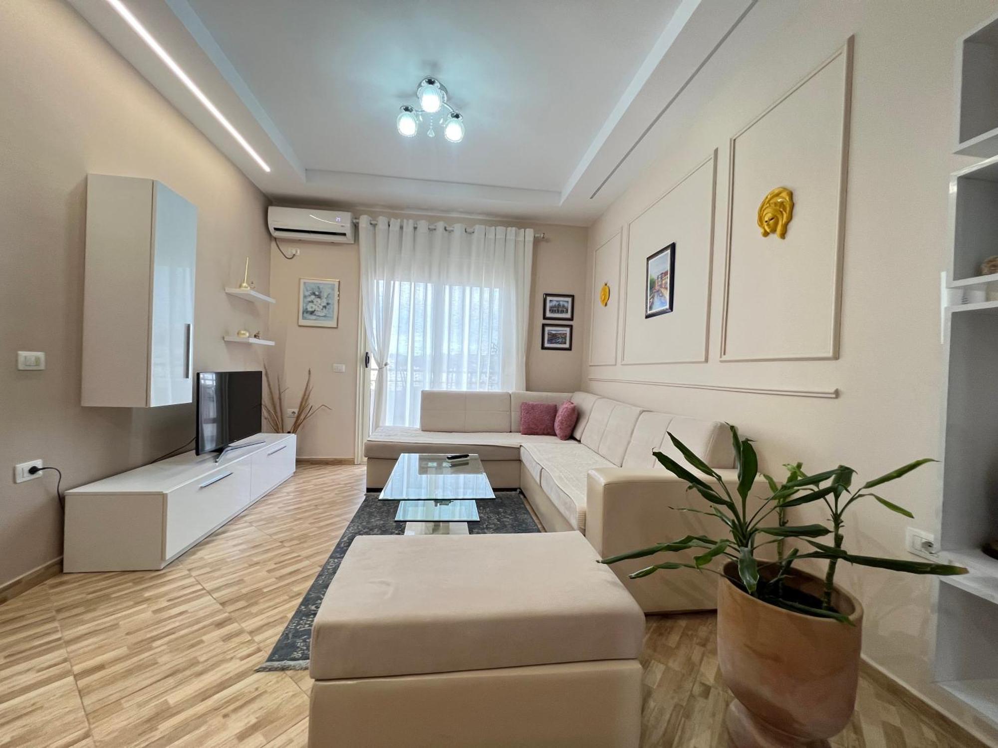 George Luxury * Wlora
